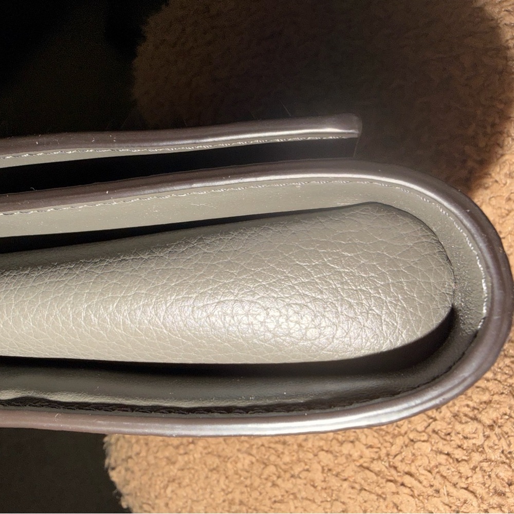 Christian Louboutin
Paloma leather handbag - Picture 3 of 7